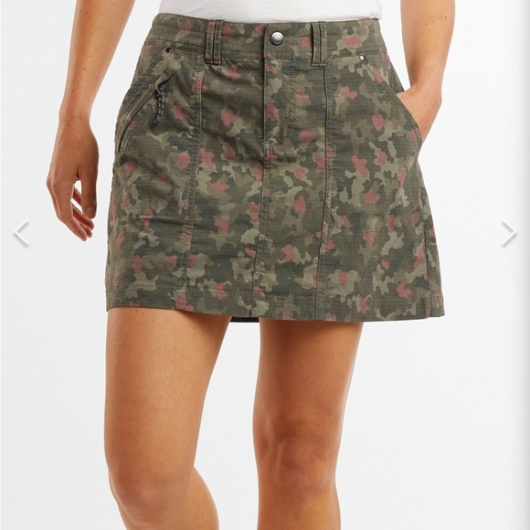 Title nine Pants - Title Nine Big B Skort Wailea Camo green pink zip close pockets boy short lined